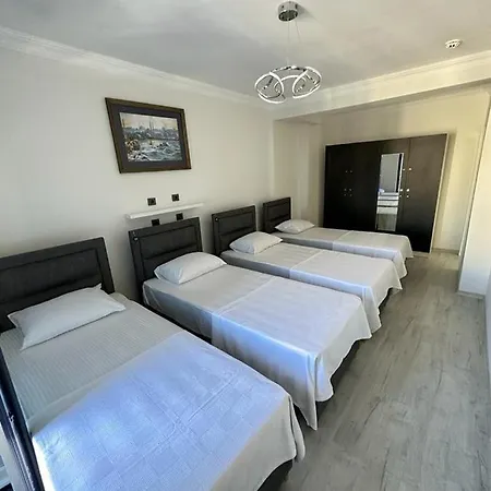 Hadrian's Gate Family Bed & Breakfast *